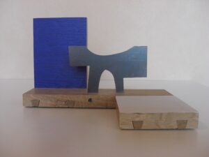 Eikenhout, staal, verf 255 X 185 X 155